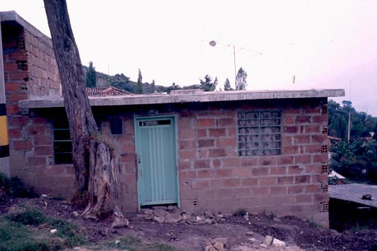 Fachada, barrio Aures
PEVAL 1988
Palabras clave: AURES