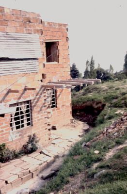 Vivienda en construcción, barrio Aures
PEVAL 1988
Palabras clave: AURES