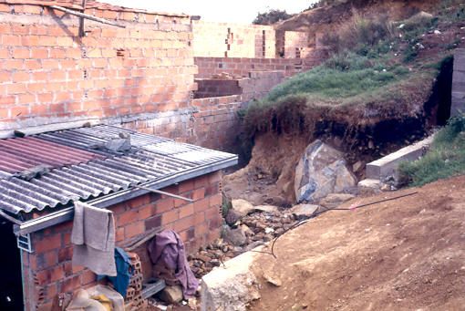 Adecuacion de terrenos para la construcción, barrio Aures
PEVAL 1988
Palabras clave: AURES