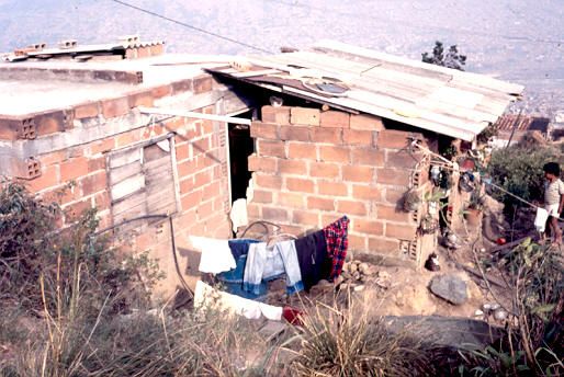 Exterior de vivienda, barrio Aures
PEVAL 1988
Palabras clave: AURES ZONAS DE RIESGO MEDELLIN