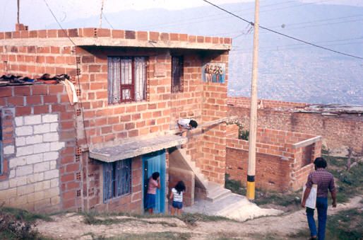 Fachada, barrio Aures
PEVAL 1988
Palabras clave: AURES