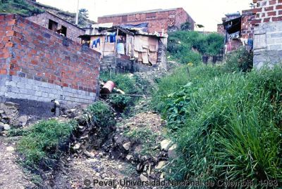Precariedad de viviendas en el Barrio Kennedy de Medellin
Peval, 1983
Palabras clave: LOTES CON SERVICIOS KENNEDY