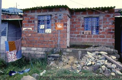 Precariedad de viviendas en el Barrio Kennedy de Medellin
Peval, 1983
Palabras clave: LOTES CON SERVICIOS KENNEDY