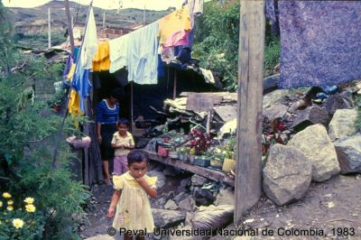 Precariedad de viviendas en el Barrio Kennedy de Medellin
Peval, 1983
Palabras clave: LOTES CON SERVICIOS KENNEDY