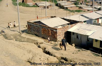 Inicios del programa de construcción de vivienda en el Barrio Kennedy de Medellín
Peval, 1983
Palabras clave: LOTES CON SERVICIOS KENNEDY