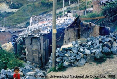 Precariedad de viviendas en el Barrio Kennedy de Medellin
Peval, 1983
Palabras clave: LOTES CON SERVICIOS KENNEDY