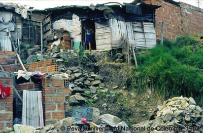 Precariedad de viviendas en el Barrio Kennedy de Medellin
Peval, 1983
Palabras clave: LOTES CON SERVICIOS KENNEDY