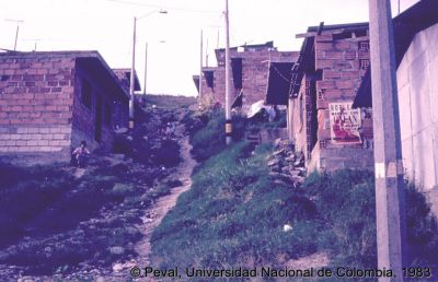 Precariedad de viviendas en el Barrio Kennedy de Medellin
Peval, 1983
Palabras clave: LOTES CON SERVICIOS KENNEDY