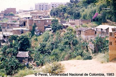 Precariedad de viviendas en el Barrio Kennedy de Medellin
Peval, 1983
Palabras clave: LOTES CON SERVICIOS KENNEDY