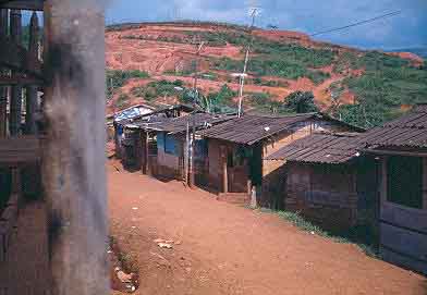 Viviendas de tipologia rural en bahareque y madera en Barrio 3 de Mayo de Cali
CEHAP
Gilma Mosquera 1983
Palabras clave: VIVIENDA
