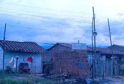 Fachada de viviendas, barrio Comuneros
CEHAP
Gilma Mosquera 1983
Palabras clave: VIVIENDA