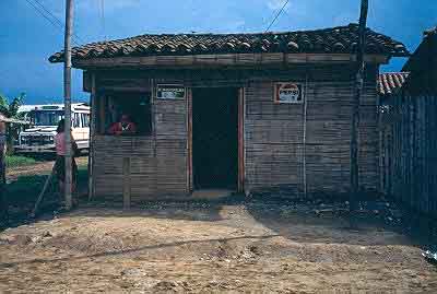 Vivienda de tipologia rural en esterilla de guadua, Barrio Comuneros I
CEHAP
Gilma Mosquera 1983
Palabras clave: VIVIENDA