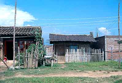 Vivienda de tipologia rural, Barrio Comuneros I
CEHAP
Gilma Mosquera 1983
Palabras clave: VIVIENDA