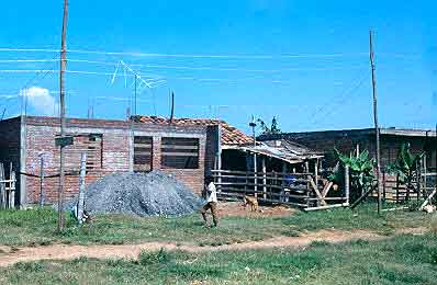 Vivienda en transicion por reemplazos, barrio Comuneros I
CEHAP
Gilma Mosquera 1983
Palabras clave: VIVIENDA
