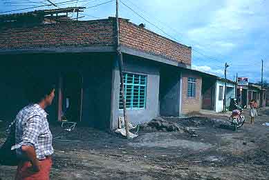 Construccion y mejoramiento de vivienda, barrio Comuneros I
CEHAP
Gilma Mosquera 1983
Palabras clave: AUTOCONSTRUCCION