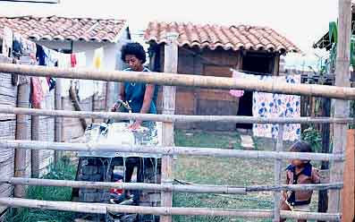 Solar, vivienda de tipología rural, barrio Petecuy I
CEHAP
Gilma Mosquera 1983

Palabras clave: VIVIENDA