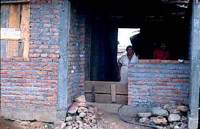 Vivienda con primer piso en construcción, barrio Petecuy I
CEHAP
Gilma Mosquera 1983

Palabras clave: AUTOCONSTRUCCION