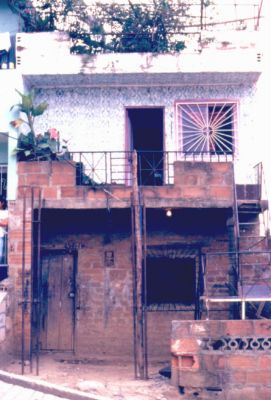 Fachada vivienda de dos pisos
CEHAP
PEVAL, 1985
Palabras clave: FACHADA