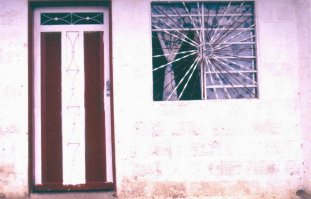 La puerta y los elementos de estructura
CEHAP
PEVAL, 1985
Palabras clave: FACHADA