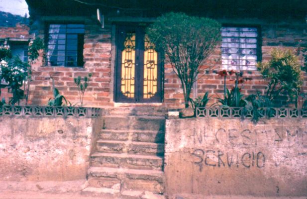 Antejardin y fachada
CEHAP
PEVAL 1985
Palabras clave: FACHADA