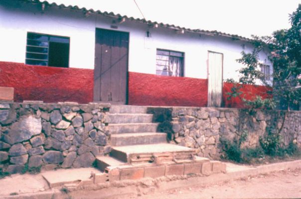 Fachada y escalinatas de acceso  
CEHAP
PEVAL 1985
Palabras clave: FACHADA