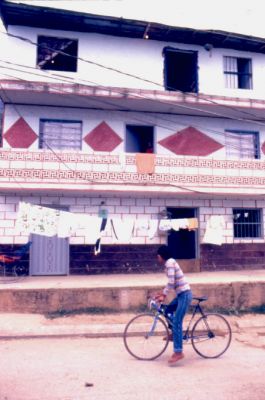 Fachada vivienda de tres pisos
CEHAP
PEVAL 1985
Palabras clave: FACHADA