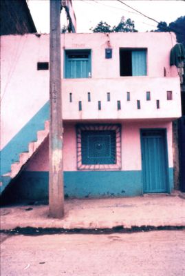 Fachada de tipologia urbana, barrio Popular, Medellin
CEHAP
PEVAL 1985
Palabras clave: FACHADA