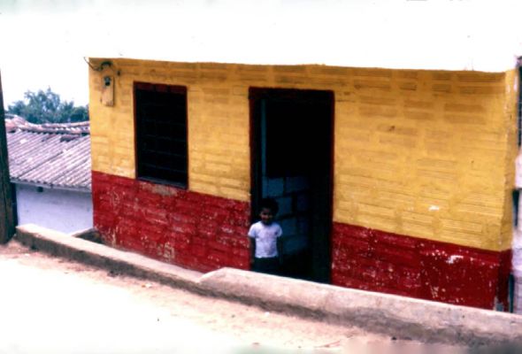 Fachada, el color en su arquitectura, barrio Popular
CEHAP
PEVAL 1985
Palabras clave: FACHADA