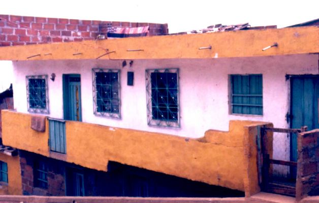 La puerta y los elementos de estructura, barrio Popular
CEHAP
PEVAL 1985
Palabras clave: ESPACIOS DE REPRESENTACION
