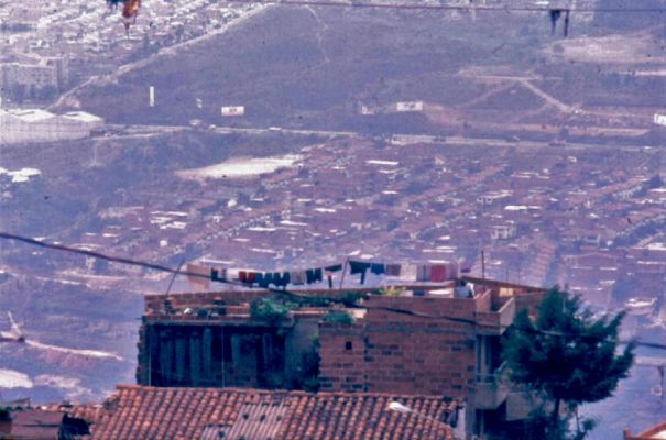 Panoramica del barrio Popular
CEHAP
PEVAL 1985
Palabras clave: BARRIOS