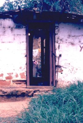 Fachada vivienda de tipologia rural, barrio Popular
CEHAP
PEVAL 1985
Palabras clave: FACHADA
