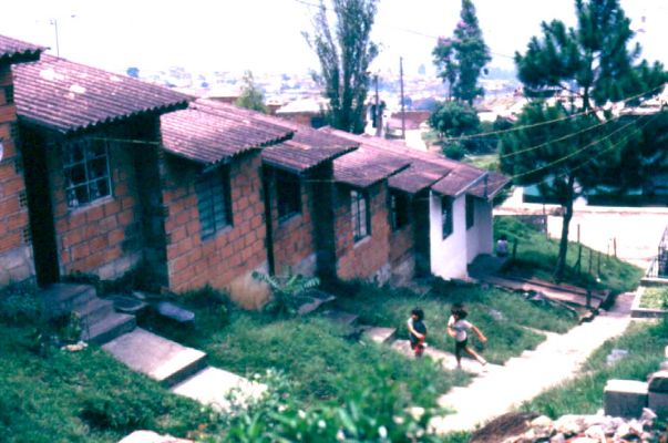 Senderos peatonales, barrio Doce de Octubre, Medellin
CEHAP
PEVAL 1985
Palabras clave: CIRCULACION