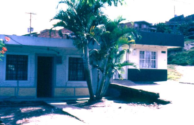  El arbol como simbolo de acceso, barrio Doce de Octubre, Medellin
CEHAP
PEVAL 1985
Palabras clave: ACCESOS