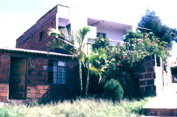 La concepción del jardin y el uso en las fachadas, barrio Doce de Octubre, Medellin
CEHAP
PEVAL 1985
Palabras clave: FACHADA