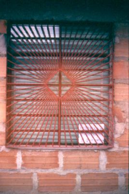 La ventana como elemento de decoracion, barrIo Doce de Octubre, Medellin
CEHAP
PEVAL 1985
Palabras clave: ESPACIOS DE REPRESENTACION