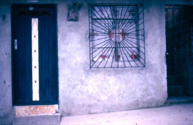 La puerta y los elementos de estructura, barrio Doce de Octubre, Medellin
CEHAP
PEVAL 1985
Palabras clave: ESPACIOS DE REPRESENTACION