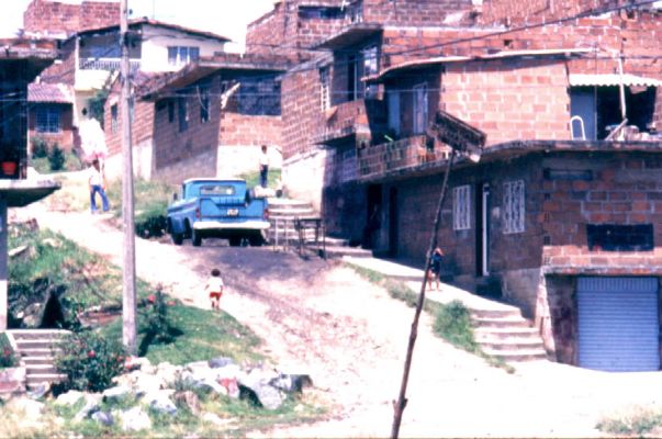 Estado vias de acceso, barrio Doce de Octubre, Medellin
CEHAP
PEVAL 1985
Palabras clave: CIRCULACION