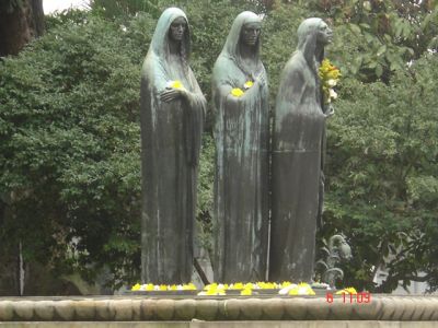 Obra escultorica las tres marias, realizada por Bernardo Vieco Ortiz, mausoleo familia Pedro Estrada, museo cementerio San Pedro 
CEHAP, 2007
Palabras clave: CEMENTERIO SAN PEDRO PATRIMONIO
