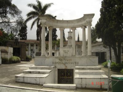 Mausoleo familia Ospina Vasquez, museo cementerio San Pedro
CEHAP, 2007
Palabras clave: CEMENTERIO SAN PEDRO PATRIMONIO