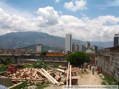 Vista general del proceso de demolicion del Cementerio San Lorenzo
Senia Salazar, 2008
Palabras clave: CEMENTERIOS PATRIMONIO MEDELLIN SAN LORENZO DEMOLICION