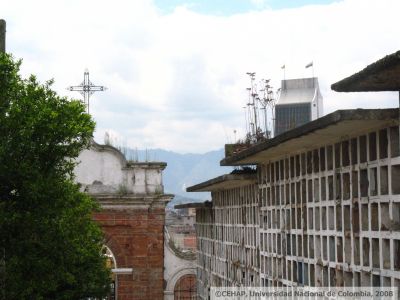 Vista de bovedas Cementerio San Lorenzo
Senia Salazar, 2008
Palabras clave: CEMENTERIOS PATRIMONIO MEDELLIN SAN LORENZO DEMOLICION