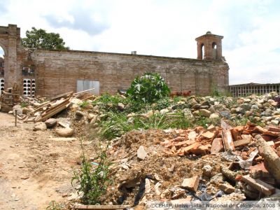 Escombros en la parte interna del Cementerio San Lorenzo
Senia Salazar, 2008
Palabras clave: CEMENTERIOS PATRIMONIO MEDELLIN SAN LORENZO DEMOLICION