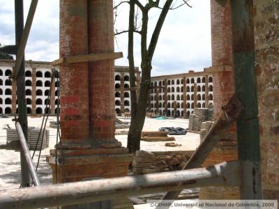 Andamio y columnas deterioradas del Cementerio San Lorenzo
Senia Salazar, 2008
Palabras clave: CEMENTERIOS PATRIMONIO MEDELLIN SAN LORENZO DEMOLICION