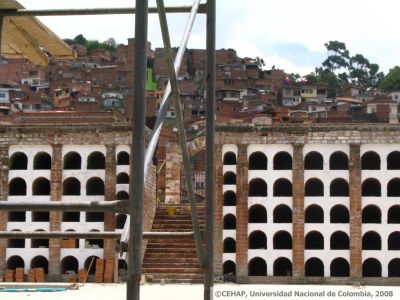 Andamio, barrio y bovedas vacias del Cementerio San Lorenzo
Senia Salazar, 2008
Palabras clave: CEMENTERIOS PATRIMONIO MEDELLIN SAN LORENZO DEMOLICION