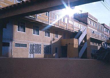 Fachada de viviendas de tres y cuatro pisos del proyecto Ciudad Bachue
CEHAP
Tova Solo, 1983
Palabras clave: VIVIENDA EN ALTURA BOGOTA