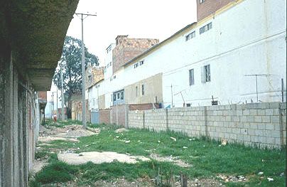 Callejon y fachada de viviendas del proyecto Ciudad Bachue de Bogota
CEHAP
Tova Solo 1983
Palabras clave: DENSIDAD RESIDENCIAL