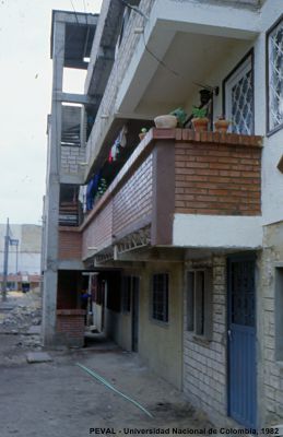 Fachadas de viviendas del Proyecto Ciudad Bachue en Bogota
PEVAL, Tova Solo, 1983
Palabras clave: Vivienda en altura ICT Bogota