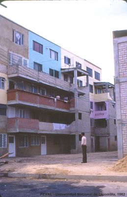 Viviendas terminadas del proyecto de vivienda Ciudad Bachue en Bogota
PEVAL, Tova Solo, 1983
Palabras clave: Vivienda ICT Bogota
