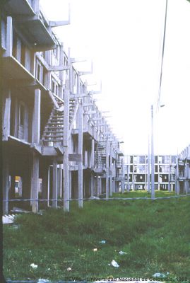 Proceso constructivo de viviendas del Proyecto Ciudad Bachue  en  Bogota 
PEVAL, Tova Solo, 1983
Palabras clave: Vivienda ICT Bogota