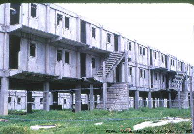 Proceso constructivo de viviendas del Proyecto Ciudad Bachue  en  Bogota 
PEVAL, Tova Solo, 1983
Palabras clave: Vivienda ICT Bogota